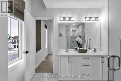 1514 Drew Street, London, ON - Indoor Photo Showing Bathroom