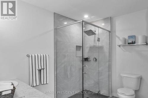 1514 Drew Street, London, ON - Indoor Photo Showing Bathroom