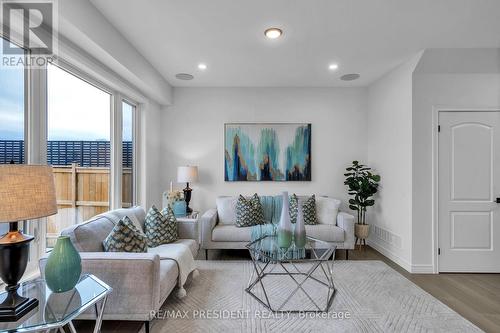 1514 Drew Street, London, ON - Indoor Photo Showing Living Room