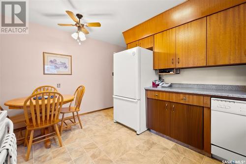 109 Milne Street N, Regina, SK - Indoor Photo Showing Kitchen