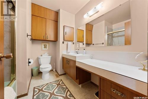 109 Milne Street N, Regina, SK - Indoor Photo Showing Bathroom