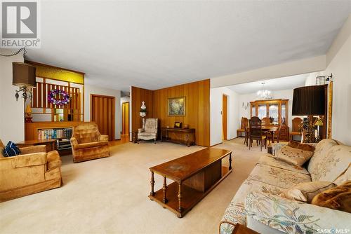 109 Milne Street N, Regina, SK - Indoor Photo Showing Living Room