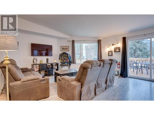 434 Maduik Avenue, Sicamous, BC - Indoor Photo Showing Living Room