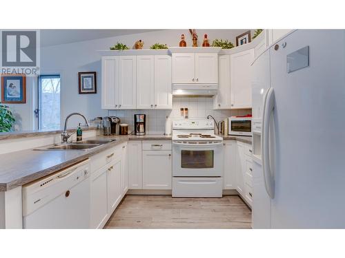 434 Maduik Avenue, Sicamous, BC - Indoor Photo Showing Kitchen With Double Sink