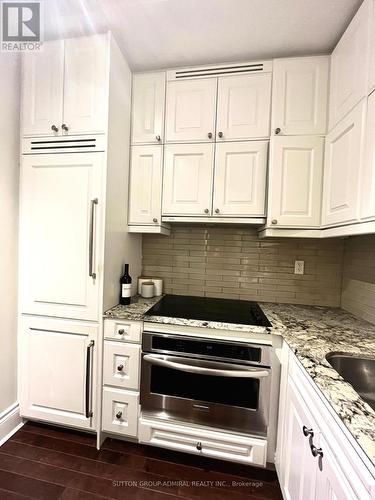 417 - 22 Leader Lane, Toronto, ON - Indoor Photo Showing Kitchen