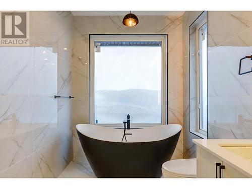 8928 Tavistock Road, Vernon, BC - Indoor Photo Showing Bathroom