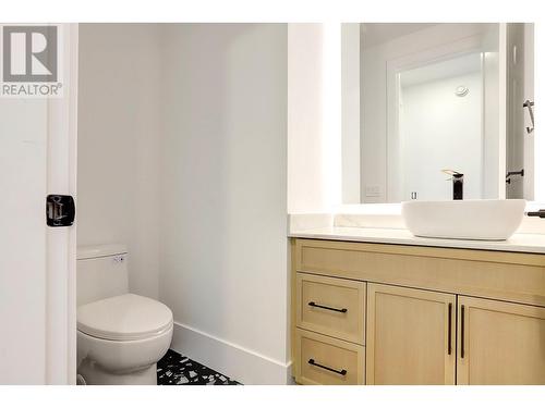 8928 Tavistock Road, Vernon, BC - Indoor Photo Showing Bathroom