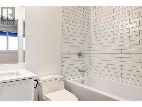 8928 Tavistock Road, Vernon, BC - Indoor Photo Showing Bathroom