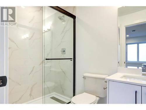 8928 Tavistock Road, Vernon, BC - Indoor Photo Showing Bathroom