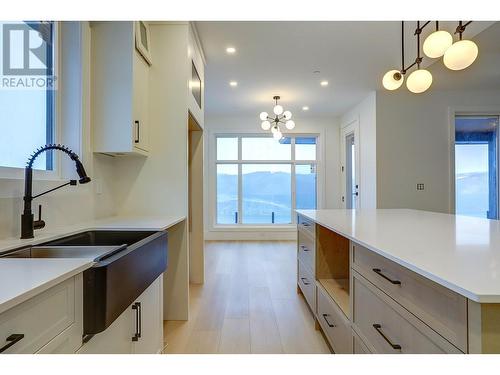 8928 Tavistock Road, Vernon, BC - Indoor Photo Showing Kitchen With Double Sink