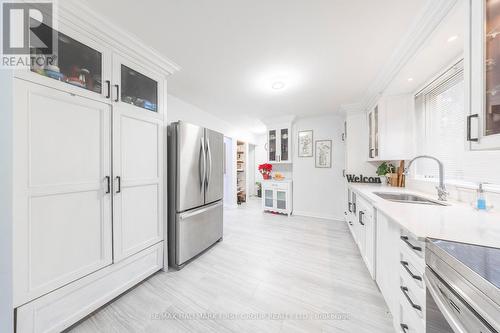 520 Elm Road, Whitchurch-Stouffville, ON - Indoor Photo Showing Kitchen