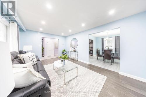 520 Elm Road, Whitchurch-Stouffville, ON - Indoor Photo Showing Living Room