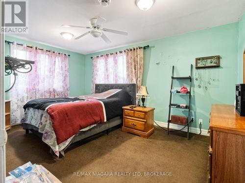 62 Douglas Street, Fort Erie (332 - Central), ON - Indoor Photo Showing Bedroom