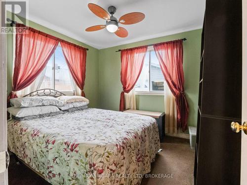 62 Douglas Street, Fort Erie (332 - Central), ON - Indoor Photo Showing Bedroom