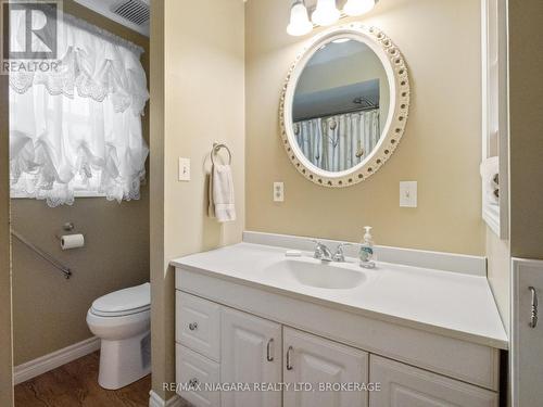 62 Douglas Street, Fort Erie (332 - Central), ON - Indoor Photo Showing Bathroom