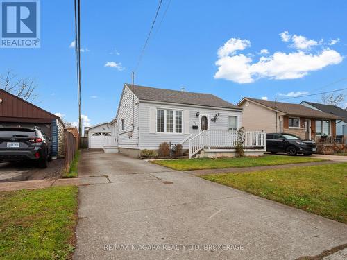 62 Douglas Street, Fort Erie (332 - Central), ON - Outdoor With Facade