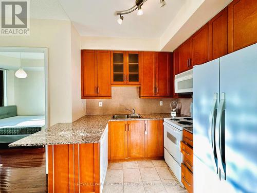 1502 - 60 Byng Avenue, Toronto, ON - Indoor Photo Showing Kitchen