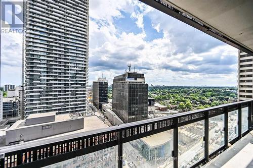 1401 - 8 Eglinton Avenue E, Toronto, ON - Outdoor