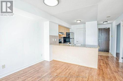 1203 - 15 North Park Road, Vaughan, ON - Indoor Photo Showing Kitchen