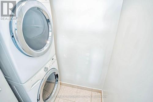 1203 - 15 North Park Road, Vaughan, ON - Indoor Photo Showing Laundry Room