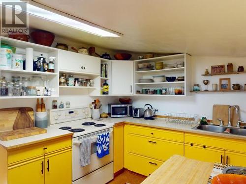 6979 Egmont Street, Powell River, BC - Indoor Photo Showing Kitchen With Double Sink