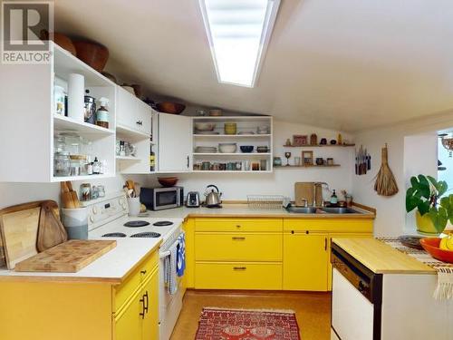 6979 Egmont Street, Powell River, BC - Indoor Photo Showing Kitchen