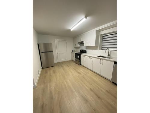 Lower Level-832 Habgood Street, Surrey, BC - Indoor Photo Showing Kitchen