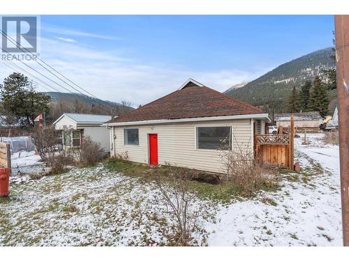 Investors Alert. Zoned COMMERCIAL - 5768 Highway 97 N Highway, Falkland, BC 