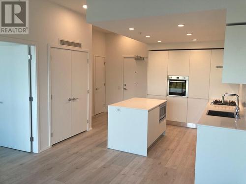 614 3809 Evergreen Place, Burnaby, BC - Indoor Photo Showing Kitchen