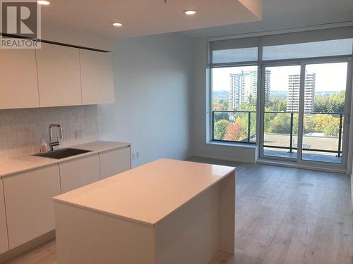 614 3809 Evergreen Place, Burnaby, BC - Indoor Photo Showing Kitchen