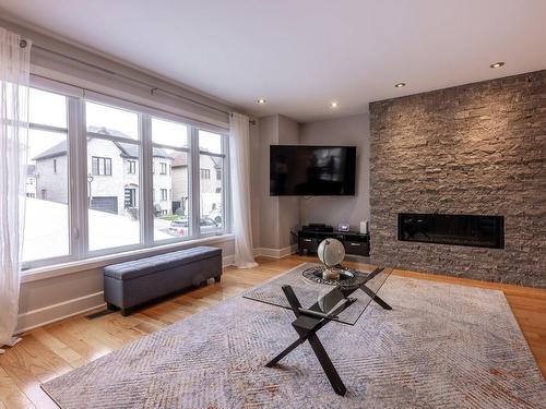 Salon - 10178 Rue Panis-Charles, Montréal (Rivière-Des-Prairies/Pointe-Aux-Trembles), QC - Indoor Photo Showing Living Room With Fireplace