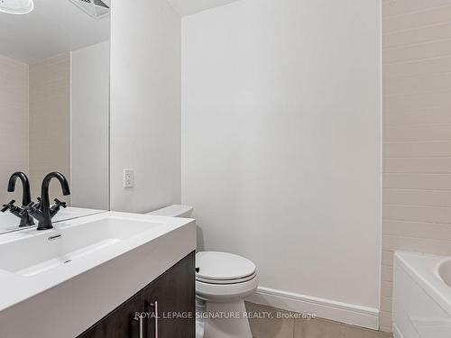 813S-112 George St, Toronto, ON - Indoor Photo Showing Bathroom