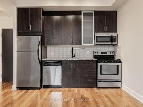 813S-112 George St, Toronto, ON - Indoor Photo Showing Kitchen With Upgraded Kitchen