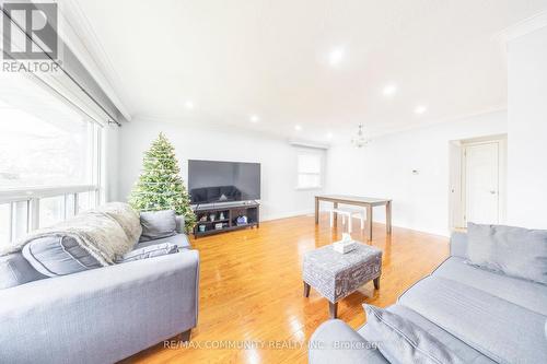 5 Woolwick Drive, Toronto, ON - Indoor Photo Showing Living Room