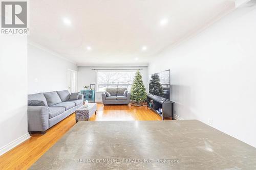 5 Woolwick Drive, Toronto, ON - Indoor Photo Showing Living Room