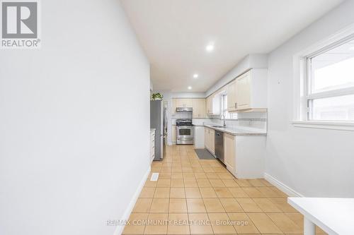 5 Woolwick Drive, Toronto, ON - Indoor Photo Showing Kitchen