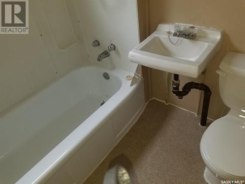 525 3Rd Avenue E, Unity, SK - Indoor Photo Showing Bathroom