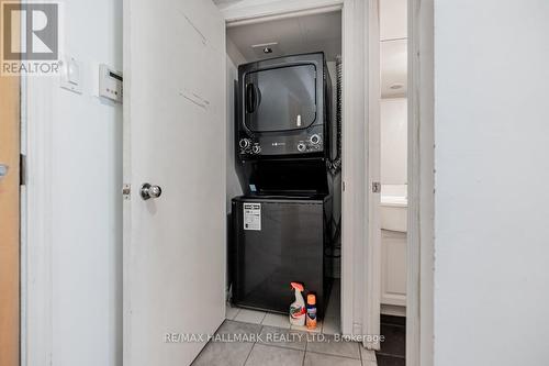 930 - 600 Queens Quay W, Toronto, ON - Indoor Photo Showing Laundry Room