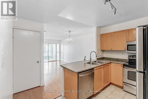 930 - 600 Queens Quay W, Toronto, ON - Indoor Photo Showing Kitchen With Stainless Steel Kitchen With Double Sink