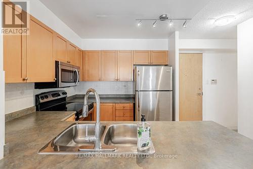 930 - 600 Queens Quay W, Toronto, ON - Indoor Photo Showing Kitchen With Stainless Steel Kitchen With Double Sink