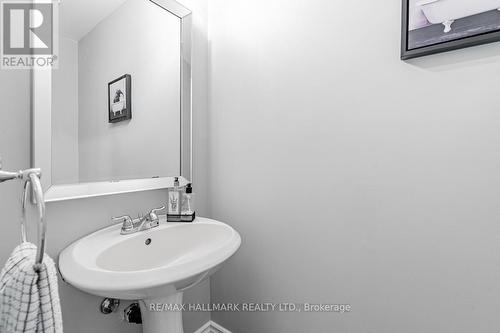 66 Stratton Crescent, Whitby, ON - Indoor Photo Showing Bathroom