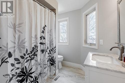 66 Stratton Crescent, Whitby, ON - Indoor Photo Showing Bathroom