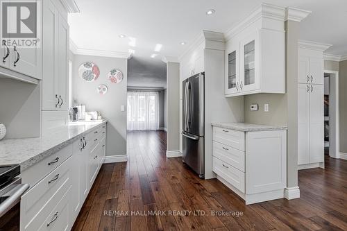 66 Stratton Crescent, Whitby, ON - Indoor Photo Showing Kitchen With Upgraded Kitchen