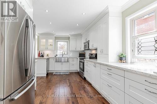 66 Stratton Crescent, Whitby, ON - Indoor Photo Showing Kitchen With Stainless Steel Kitchen With Upgraded Kitchen