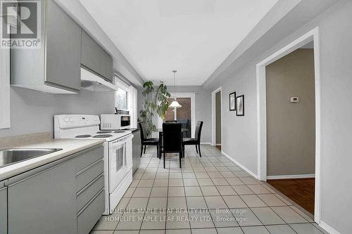 109 Major Wm Sharpe Drive, Brampton, ON - Indoor Photo Showing Kitchen