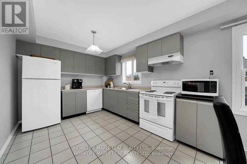 109 Major Wm Sharpe Drive, Brampton, ON - Indoor Photo Showing Kitchen