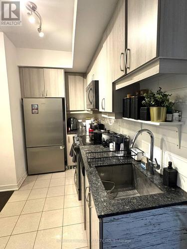 514 - 9199 Yonge Street, Richmond Hill, ON - Indoor Photo Showing Kitchen With Double Sink