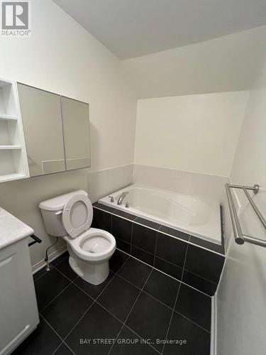 107 William F Bell Parkway, Richmond Hill, ON - Indoor Photo Showing Bathroom