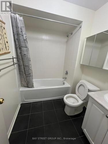 107 William F Bell Parkway, Richmond Hill, ON - Indoor Photo Showing Bathroom