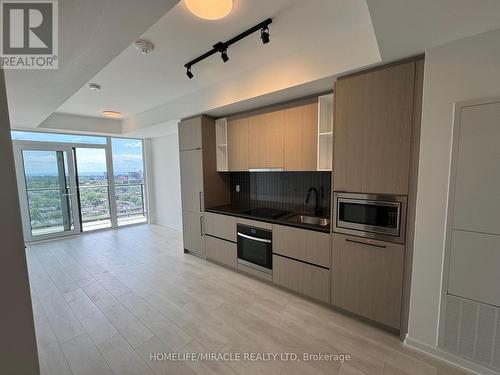 1601 - 10 Graphophone Grove, Toronto, ON - Indoor Photo Showing Kitchen